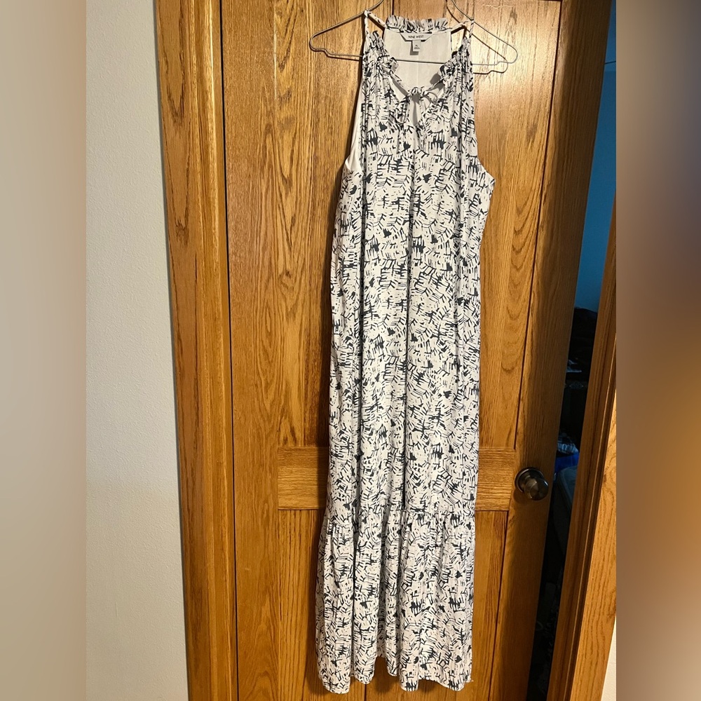 Like New XL Nine West tiered peasant Maxi dress fully lined, grey/white